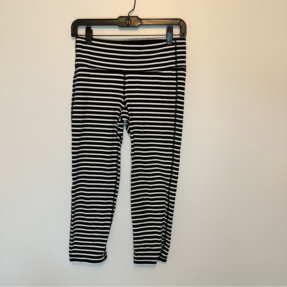 Athleta Chaturanga Black and White Striped Cropped Leggings Medium Tall - Picture 3 of 8